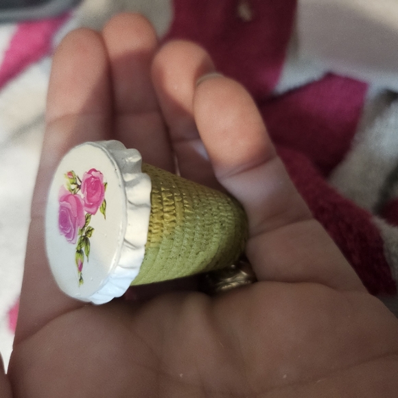 6 piece miniature hand painted laundry furnishings - Picture 4 of 8